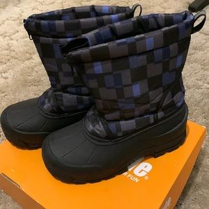 Northside snow boots size 5